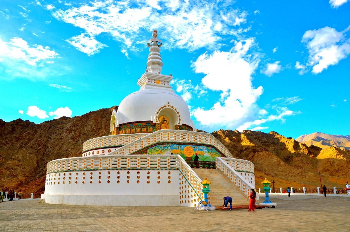 ladakh vacation with golden triangle package