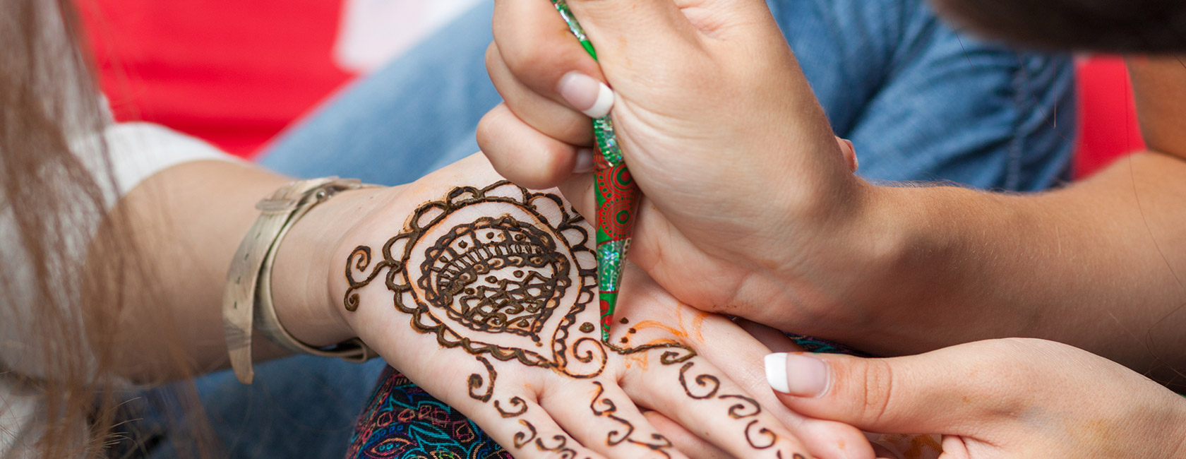 Private Delhi Shopping Tour with Food and Henna