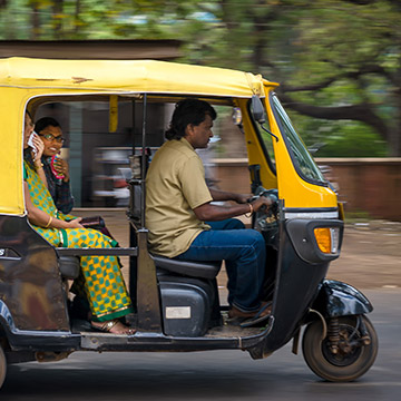 Historic Delhi Morning Tour Including Chattarpur Temple and Qutub Minar with Tuk-Tuk Ride